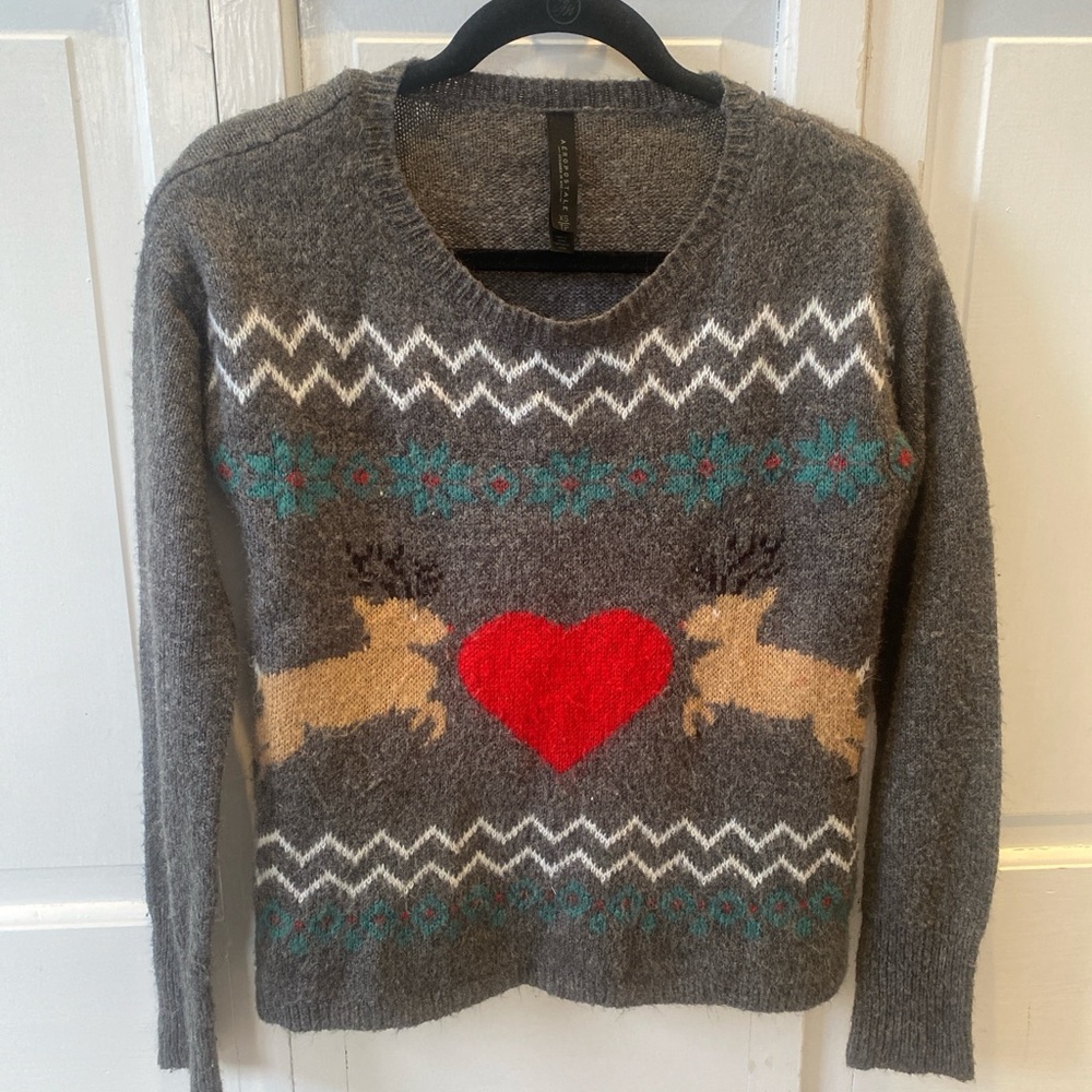 Y2K Gray Reindeer Heart Sweater women’s size Small